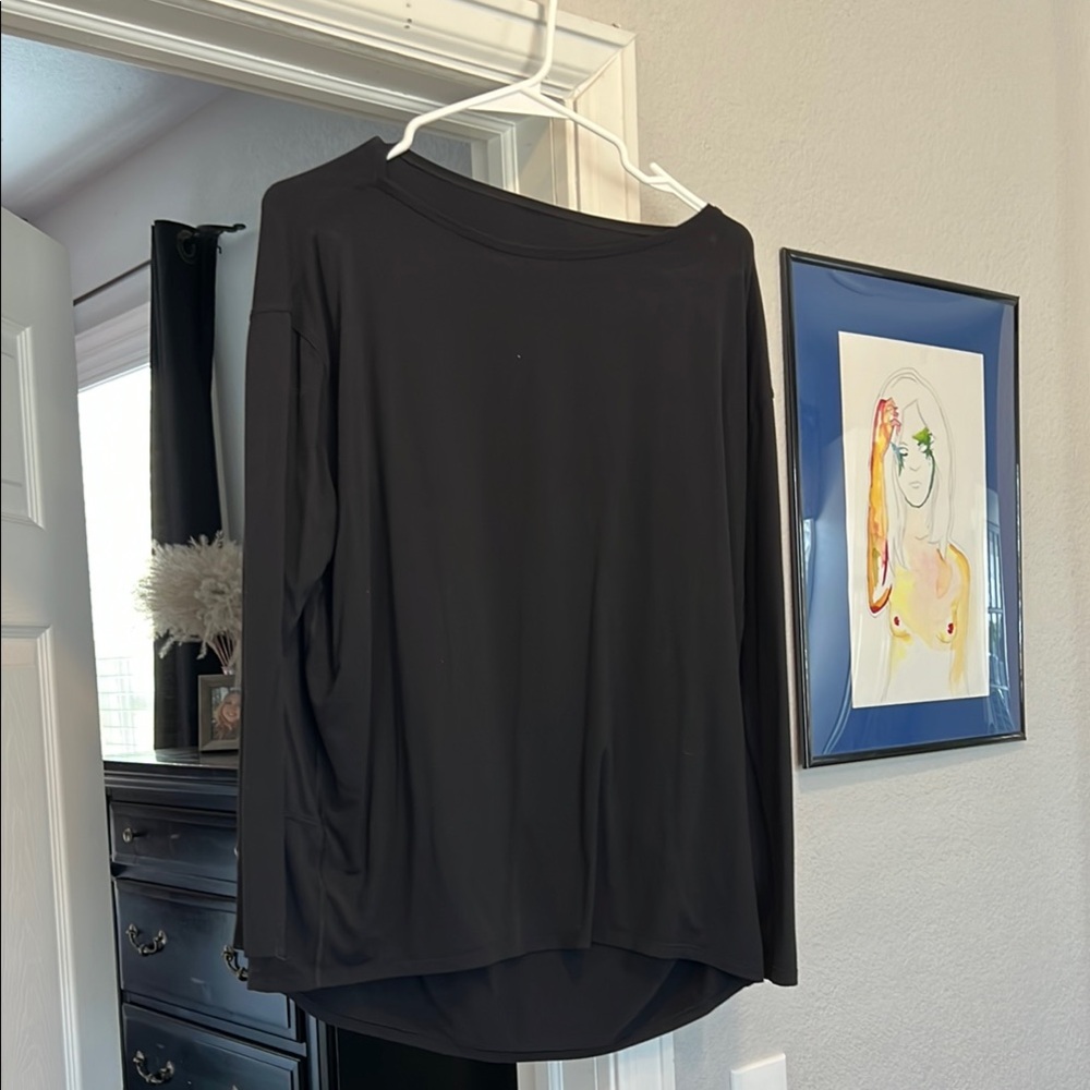 Lululemon - Large Fitting Black Women's Top